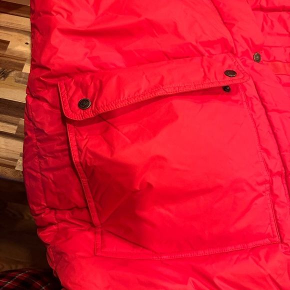 NWT never worn Fjall Raven expedition down women’s L red coat - Picture 13 of 16